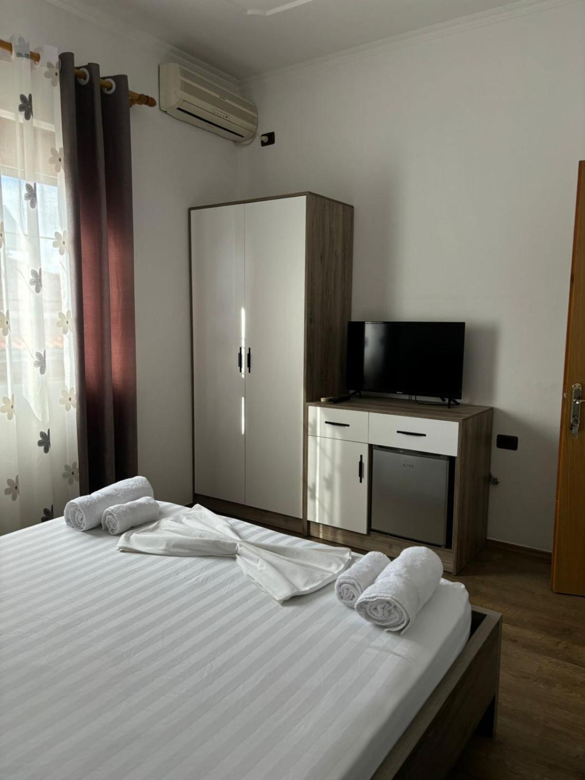 Guest House Adi Hoxha Берат Экстерьер фото
