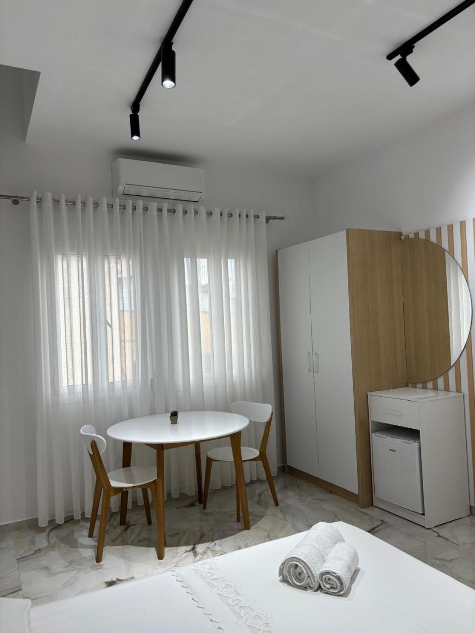 Guest House Adi Hoxha Берат Экстерьер фото