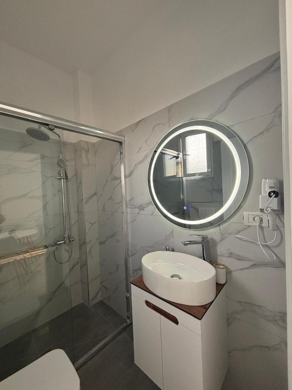 Guest House Adi Hoxha Берат Экстерьер фото