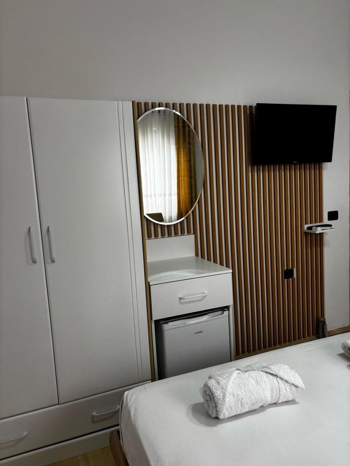 Guest House Adi Hoxha Берат Экстерьер фото